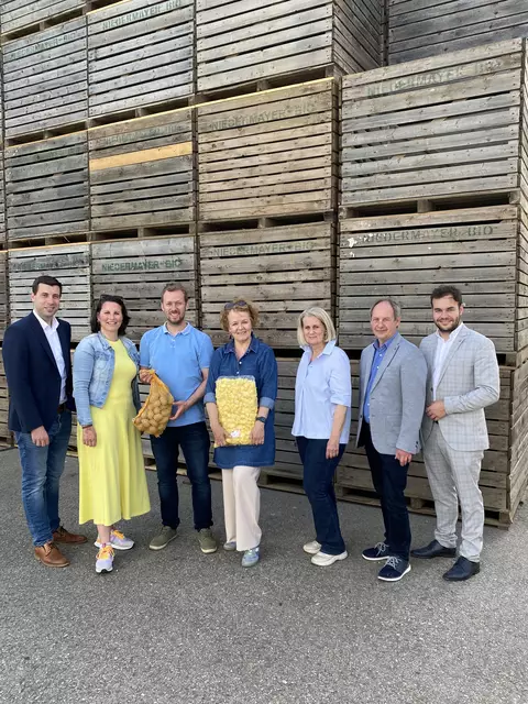 Am Biohof Niedermayer ging es um Lieferlogistik und regionale Versorgung. | Foto: ÖVP Hollabrunn