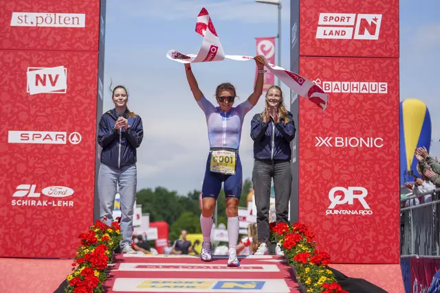 Chloe Sparrow aus Großbritannien siegt bei der Challenge St. Pölten 2025 | Foto: Martin Rauscher