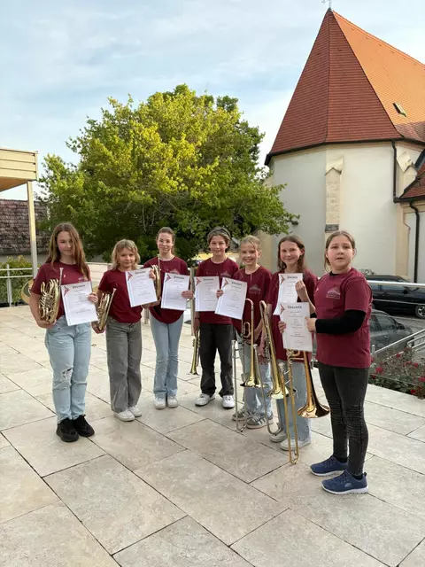 45 Kinder des Musikvereins in Großhöflein spielten bei einem Konzertabend groß auf. | Foto: Musikverein Großhöflein