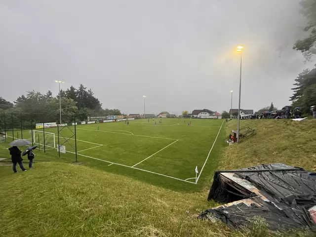Trotz nasskaltem Wetter waren viele Zuschauer in Windhaag bei Perg dabei. | Foto: Meinbezirk Perg/Köck