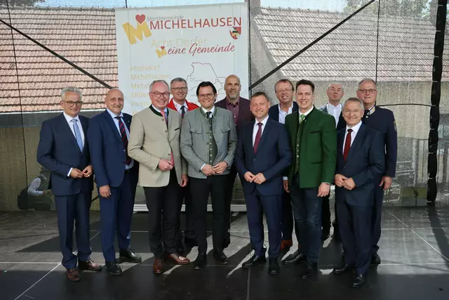 Bürgermeister Leopold Figl (Langenrohr), Bürgermeister Gerald Höchtel (Sieghartskrichen), Landeshauptfrau Stellvertreter Stephan Pernkopf, Ernst Prix, Bürgermeister Bernhard Heinl, Vize-Bürgermeister Franz Buchberger (Atzenbrugg-Heiligeneich), Nationalrat Johann Höfinger, Bürgermeister Hannes Diemt (Würmla), Landtagsabgeordneter Bernhard Heinreichsberger, Pfarrer Jan Dudka, Vize-Bürgermeister. Eduard Sanda und Bürgermeister Erwin Häusler (Sitzenberg-Reidling) (alle ÖVP). | Foto: Marktgemeinde Michelhausen