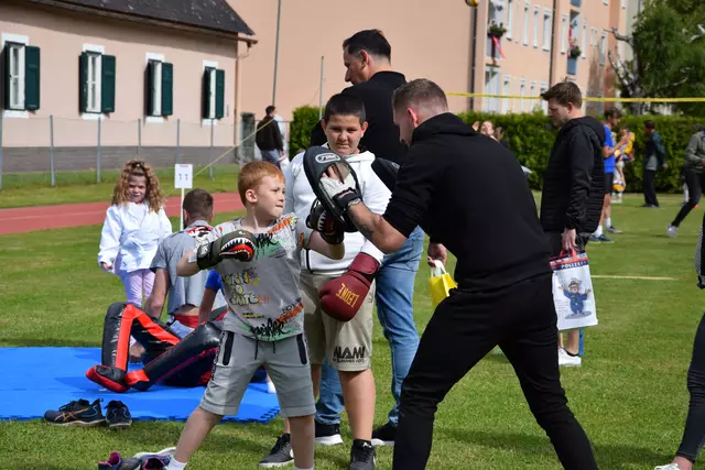 Beim St. Pauler Familiensportfest hatten die Kinder die Möglichkeit, verschiedene Sportarten auszuprobieren. | Foto: Marktgemeinde St. Paul i. Lav.