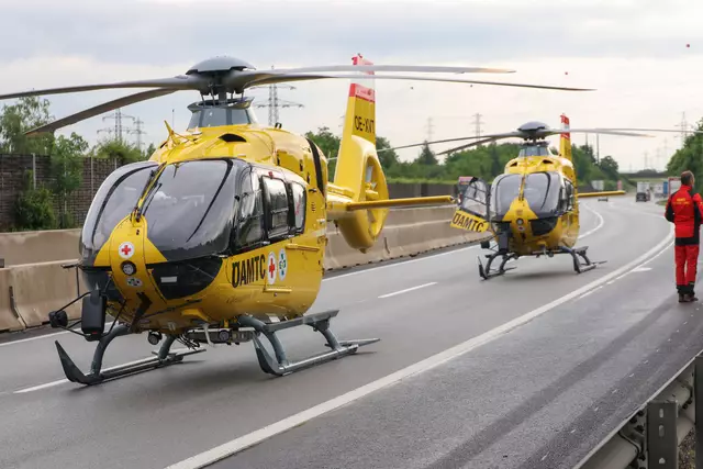 Die Rettung war mit einem Großaufgebot von acht Rettungsfahrzeugen, zwei Notarzteinsatzfahrzeugen, den Notarzthubschraubern Christophorus 10 und Christophorus Europa 3 im Einsatz. | Foto: laumat.at