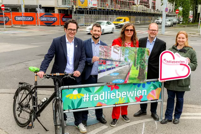 ezirksvorsteher des 7. Bezirks Markus Reiter, Bezirksvorsteher von Mariahilf Markus Rumelhart, Mobilitätsstadträtin Ulli Sima, Bezirksvorsteher von Rudolfsheim-Fünfhaus Dietmar Baurecht und NEOS Wien Mobilitätssprecherin Angelika Pipal-Leixner | Foto: Stadt Wien/Christian Fürthner