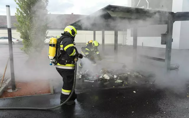 Der Brand konnte rasch gelöscht werden. | Foto: Thomas Zeiler/FF
