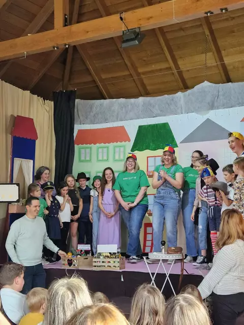 Das Publikum fiebert mit den jungen Detektiven mit | Foto: Markus Gruber/Kindertheatergruppe Weyerburg
