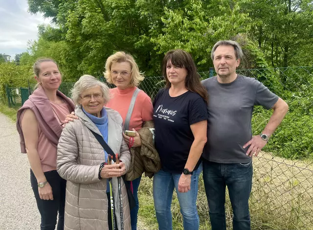 Andrea Grabmayr, Ingrid Reiterer, Dagmar Lagler, Monika und Wolfgang Hebenstreit halten den Artwalk für eine tolle Initiative | Foto: Franziska Führer