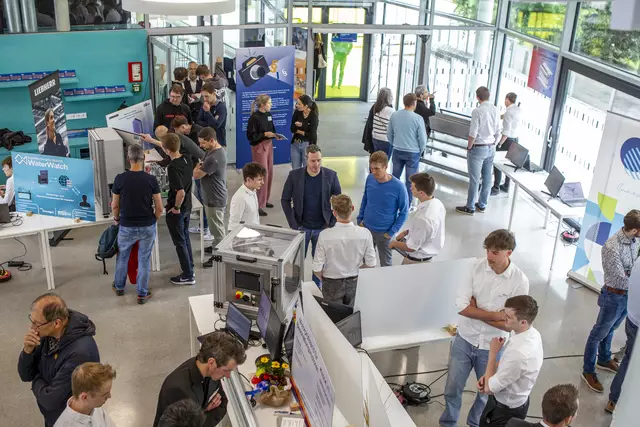 Vergangenen Freitag fand am MCI Campus in Lienz "Technik live 2025" statt, wo zahlreiche BesucherInnen anwesend waren. | Foto: MCI