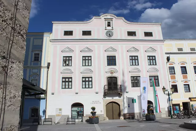 Laut Google-Bewertung steht das Museum Lauriacum jetzt plötzlich in Wels?! | Foto: Ulrike Maria Plank