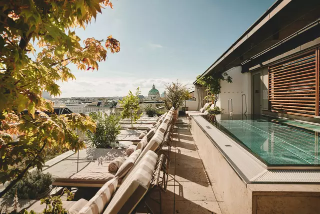 Die Terrasse des "Limón" bietet sogar einen Pool - dieser bleibt aber Hotelgästen vorbehalten. | Foto: Florian Weitzer Hotels &amp; Restaurants