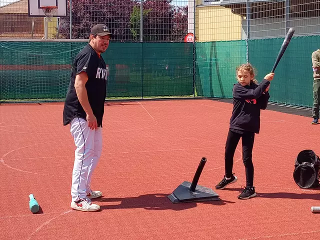 Neben Kickbox- gab es etwa auch Baseball-Schnuppertraining. | Foto: Birgit Schmatz