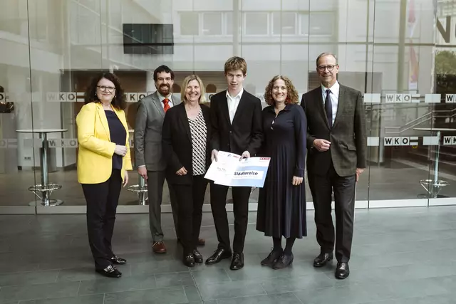 Doris Wagner (Sektionschefin Bildungsministerium), Hartwig Hitz (Organisator), Rosemarie Pollanz, Elias Rieger, Melina Schneider (WKÖ), Georg Konetzky (Sektionschef Wirtschaftsministerium) (v. l.) | Foto: WKÖ/Nadine Studeny