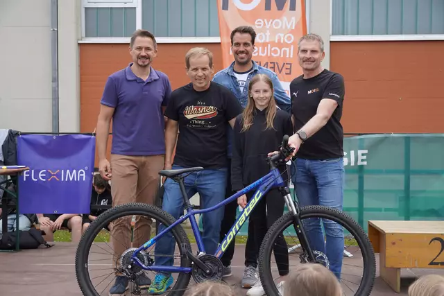 Bürgermeister Stefan Salzmann, LG St. Paul Obmann Armin Wasner, Sprecher Marco Webersdorfer, Gewinnerin Alissa Schäffer und MOI-Koordinator Kurt Pobaschnig (von links) | Foto: Marktgemeinde St. Paul i. Lav.