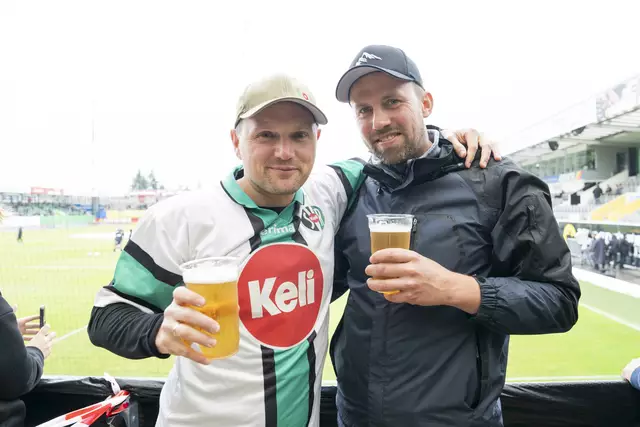 Georg und Peter ließen sich die Feier nicht entgehen. | Foto: eventflix/Lara Mayer