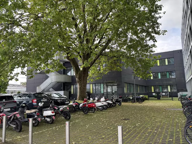 Vorm Gymnasium in Schärding wurde ein verdächtiger Koffer gefunden. | Foto: Bichler/MeinBezirk