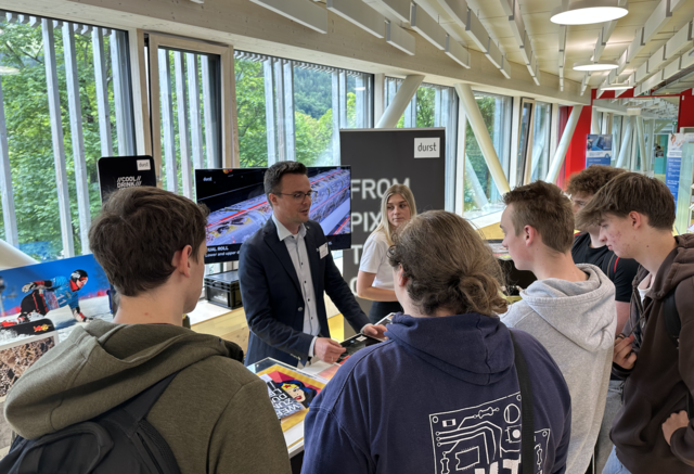 Auch eine Firmenmesse im oberen Stock des MCI Campus war Teil von "Technik live 2025" und bot spannende Einblicke. | Foto: MCI