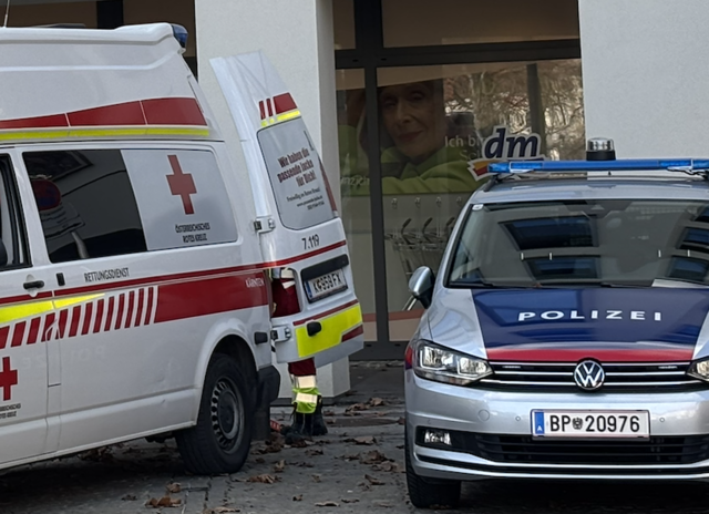 Eine Frau kam auf der B100, Villacher Straße, in Spittal rechts von der Fahrbahn ab. (Symbolfoto) | Foto: MeinBezirk.at
