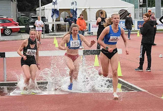 Anspruchsvolle 3.000m- und 4.000m-Hindernisläufe. | Foto: Schwaighofer