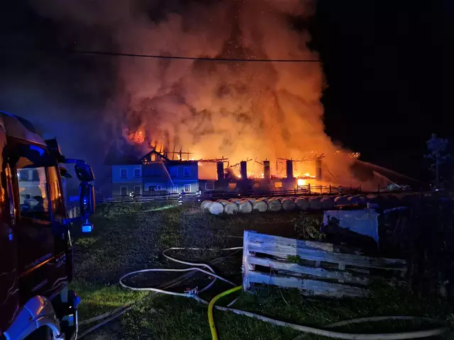 Die Freiwilligen Feuerwehren (FF) St. Michael im Lungau und Tamsweg waren am Sonntag, 25. Mai 2025, gegen 23:30 Uhr zu einem überörtlichen Brandeinsatz nach Rennweg im Bezirk Spittal an der Drau (Kärnten) alarmiert worden.  | Foto: BSBÖ OVI Keidel Thomas & FF-St.Michael