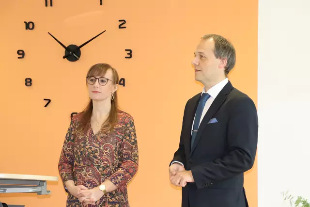 Pflegedienstleiterin Sarah Friedle und Heimleiter Wolfgang Broll bei der Eröffnungsfeierlichkeit. | Foto: MeinBezirk