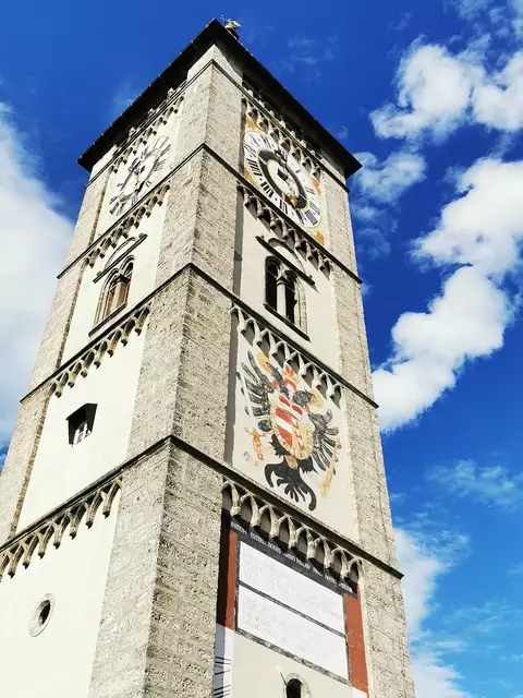 Drei Sterne bekommt das Ennser Wahrzeichen, der Stadtturm, von Martin, auch wenn seine Bewertung nicht sehr begeistert klingt: "Ist halt ein alter Turm." | Foto: Ulrike Maria Plank