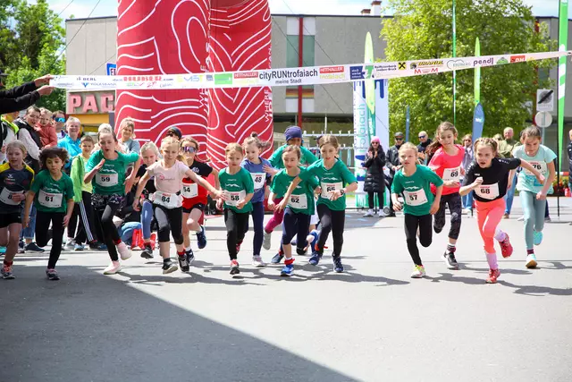 Vor allem die Kleinsten, die teilweise zum allerersten Mal antraten, hatten beim CityRun ihren Spaß.  | Foto: Armin Russold