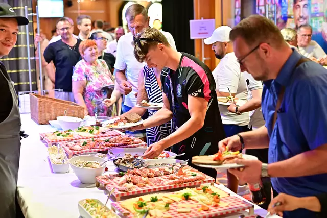 Traditionelle Kärntner Brettljause im Rahmen der Poker-EM | Foto: Casinos Austria/Tomas Stacha