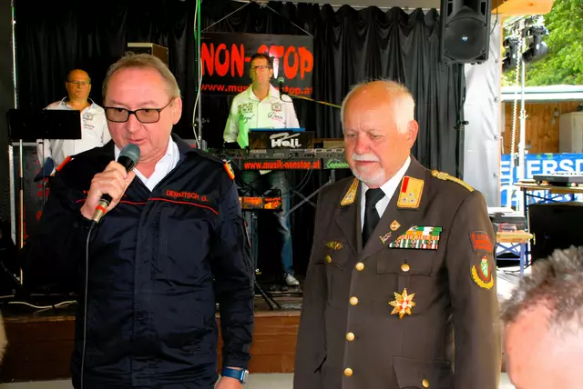 Im Zuge dieses 1. Feuerwehrtag konnte  Bereichskommandant OBR Gerald Derkitsch unter der Organisation von Ehren- Oberbrandrat Ing. Franz Nöst  zahlreiche Feuerwehrsenioren im Festzelt begrüssen