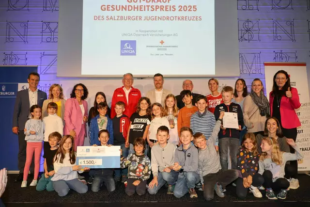 Die Volksschule Bergheim gewann den mit 1.500 Euro dotierten ersten Platz für ihr Projekt „Vital Jause: Mens sana in corpore sano – In einem gesunden Körper wohnt ein gesunder Geist“. | Foto:  SN / Stefanie Schenker, Rotes Kreuz Salzburg