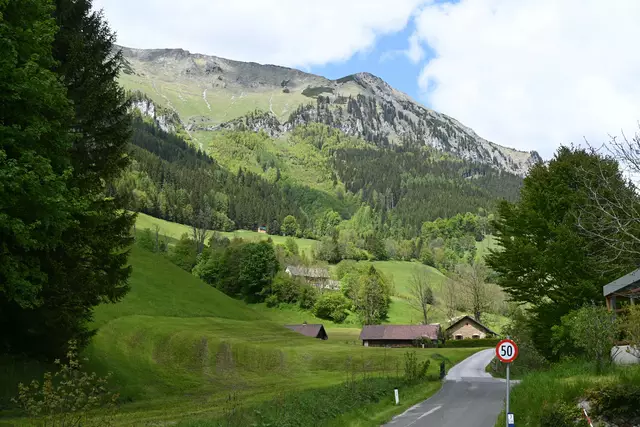 Straße hinauf nach In Der Naß