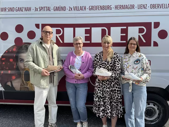 Daniela Herzig-Rieder und Ingo Herzig feierten mit ihren Standortleiterinnen das Jubiläum | Foto: Privat