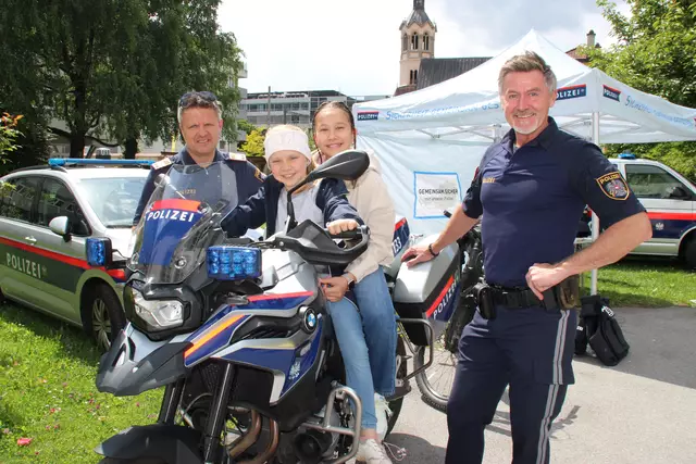 Viel Interesse erntete die Polizei mit ihren Fahrzeugen | Foto: Manfred Jordan