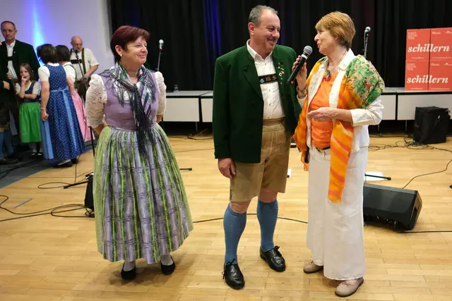 Die Volkstanzgruppe kann auch reden | Foto: Helmut Fladenhofer