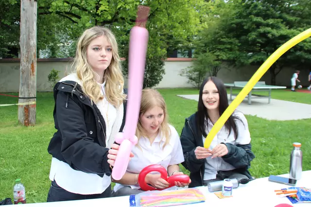  Lustige Luftballonfiguren fanden reißenden Absatz | Foto: Manfred Jordan