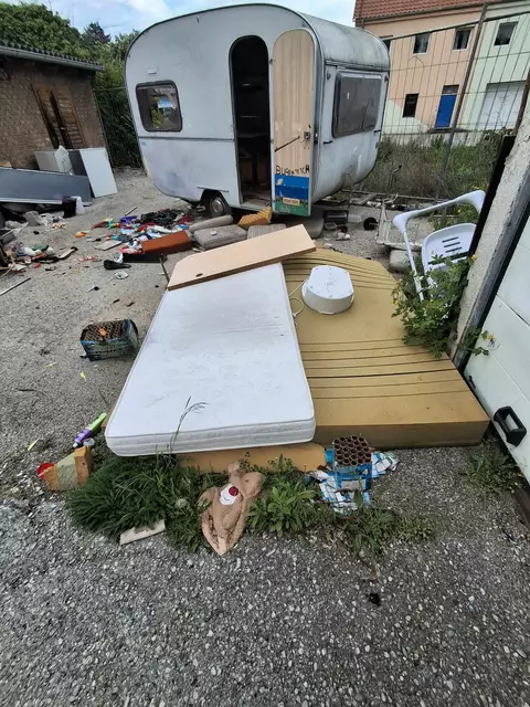 Matratzen, Spielzeug ... alles Mögliche wird hier hergekarrt. | Foto: privat