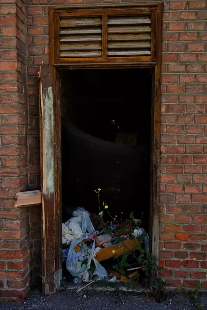 Auch alte Stauräume sind vollgestopft mit Dreck. | Foto: Santrucek