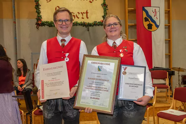 Elisabeth Grünwald mit Kapellmeister Michael Aigner. | Foto: Lukas Korbuly