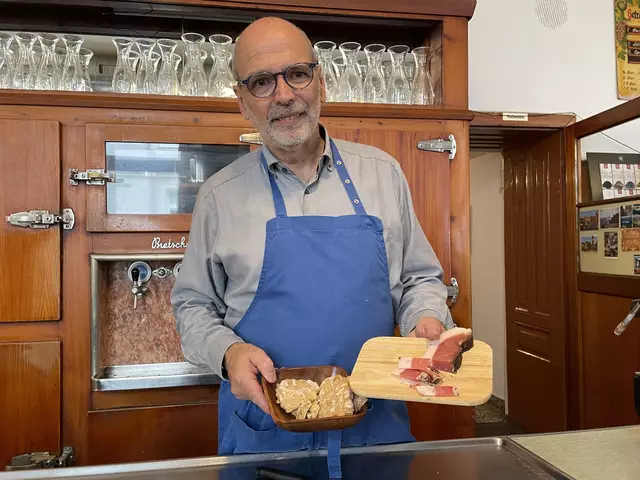Georg Stafler brachte mit seinem traditionellen Brot und Speck ein Stück Südtirol nach Meidling. | Foto: Karl Pufler