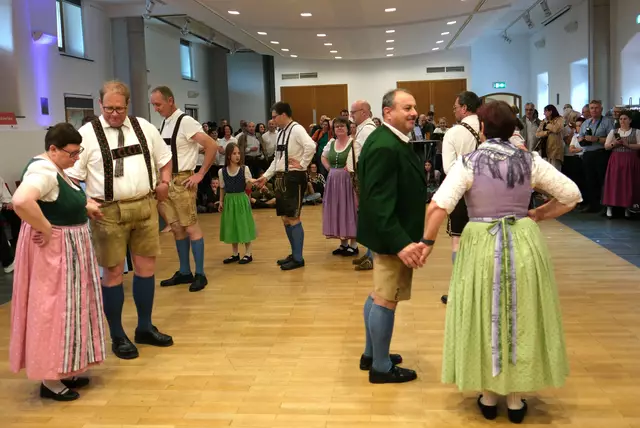 Wir zeigen vor - ihr macht es nach | Foto: Helmut Fladenhofer