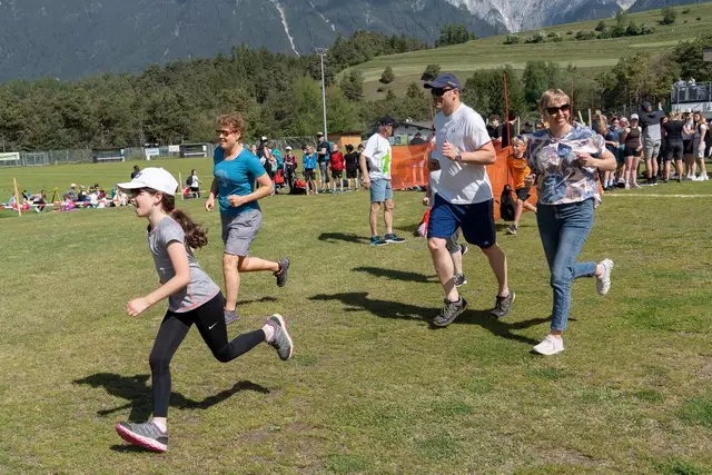SchülerInnen und LehrerInnen erliefen gemeinsam fast 13.000 Euro für den guten Zweck. | Foto: Tamara Kapferer