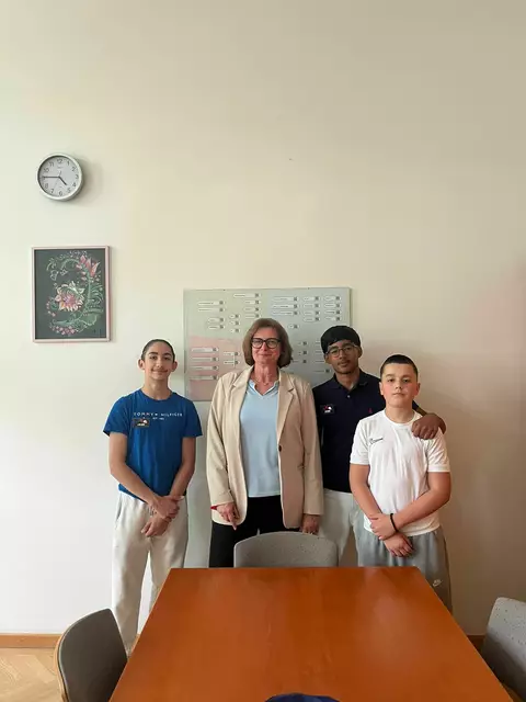 Die "Drei für Sudan" wurden auch von Direktorin Claudia Bouvier unterstützt.  | Foto: zVg