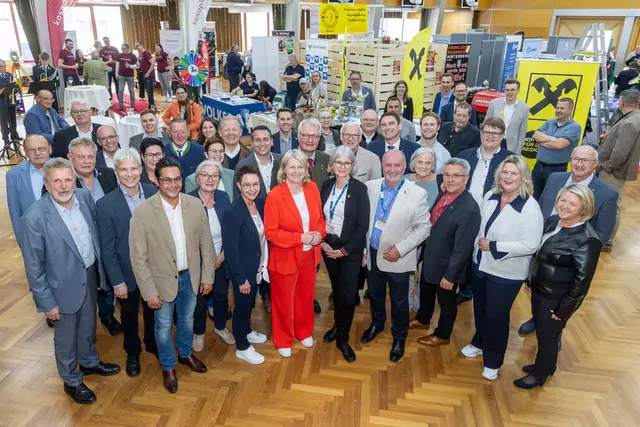 Zahlreiche Ehren- &amp; Festgaeste bei der Eröffnung der Regionalmesse Zukunft anpacken. | Foto: Christian Husar