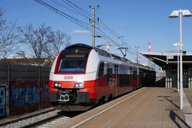Die S80 würde für unzumutbare Schrankenschließzeiten in Hietzing sorgen, heißt es. (Symbolfoto) | Foto: Grüne Simmering
