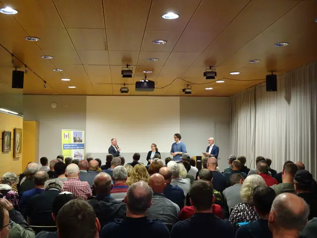 Drei namhafte Anbieter – Neoom AG, Raiffeisen Energie und die LEADER Region Sauwald-Pramtal – präsentierten beim Taufkirchner Energietag am 22. Mai 2025 ihre Konzepte und Geschäftsmodelle für eine Teilnahme an einer EEG.  | Foto: Gemeinde Taufkirchen/Pram