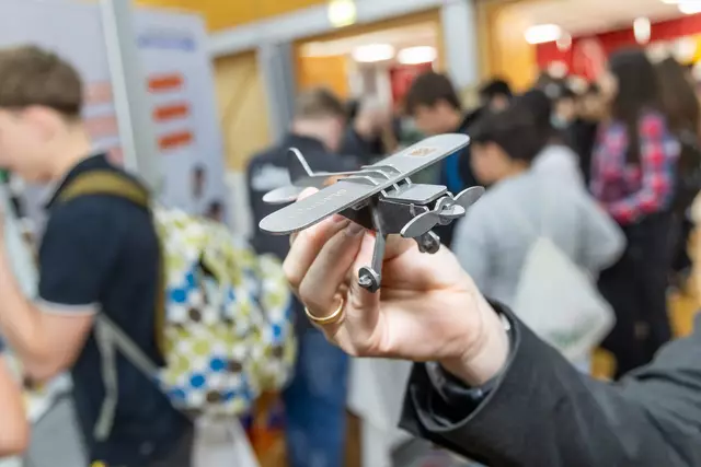 Beim Stand von Starlinger konnten Besucher Metallfiguren selber zusammenbauen und mit nach Hause nehmen. | Foto: Christian Husar