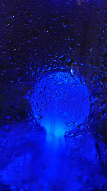 Beispiel aus Margit Buschs Installation "The soul is fluid" | Foto: Margit Busch; Foto (c) Michael Bachhofer