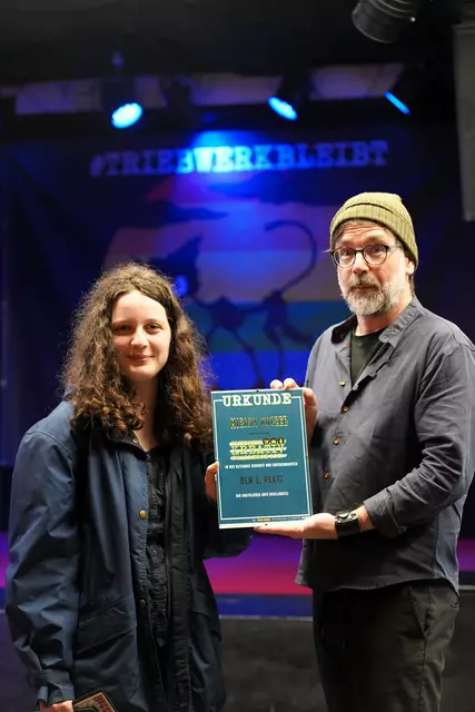 Triebwerk Kreativ-Challenge Preisträgerin Miriam Kuczer und Triebwerk-Leiter Conrad Heßler. | Foto: triebwerk