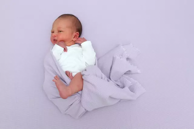 Name: Aya
Geburtsdatum: 21.05.2025
Gewicht: 3210 g
Größe: 51 cm
Geschwister: Asma
Eltern: Nina Lipp und Ibrahim Nahal aus Leibnitz | Foto: Babysmile