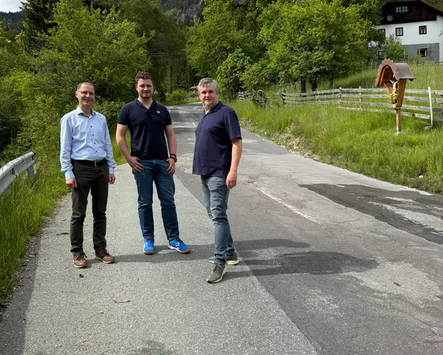 Vizebürgermeister Robert Druml, GR Stefan Schaffenegger und Gemeindevorstand Werner Assek (v.l.) auf der L33 | Foto: SPÖ