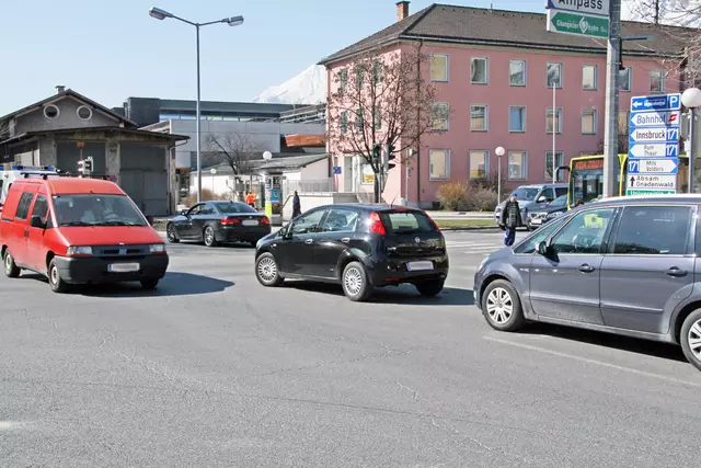 Aufgrund des Unfalls kam es in Hall zu Vekehrsbeeinträchtigungen | Foto: MeinBezirk Archiv